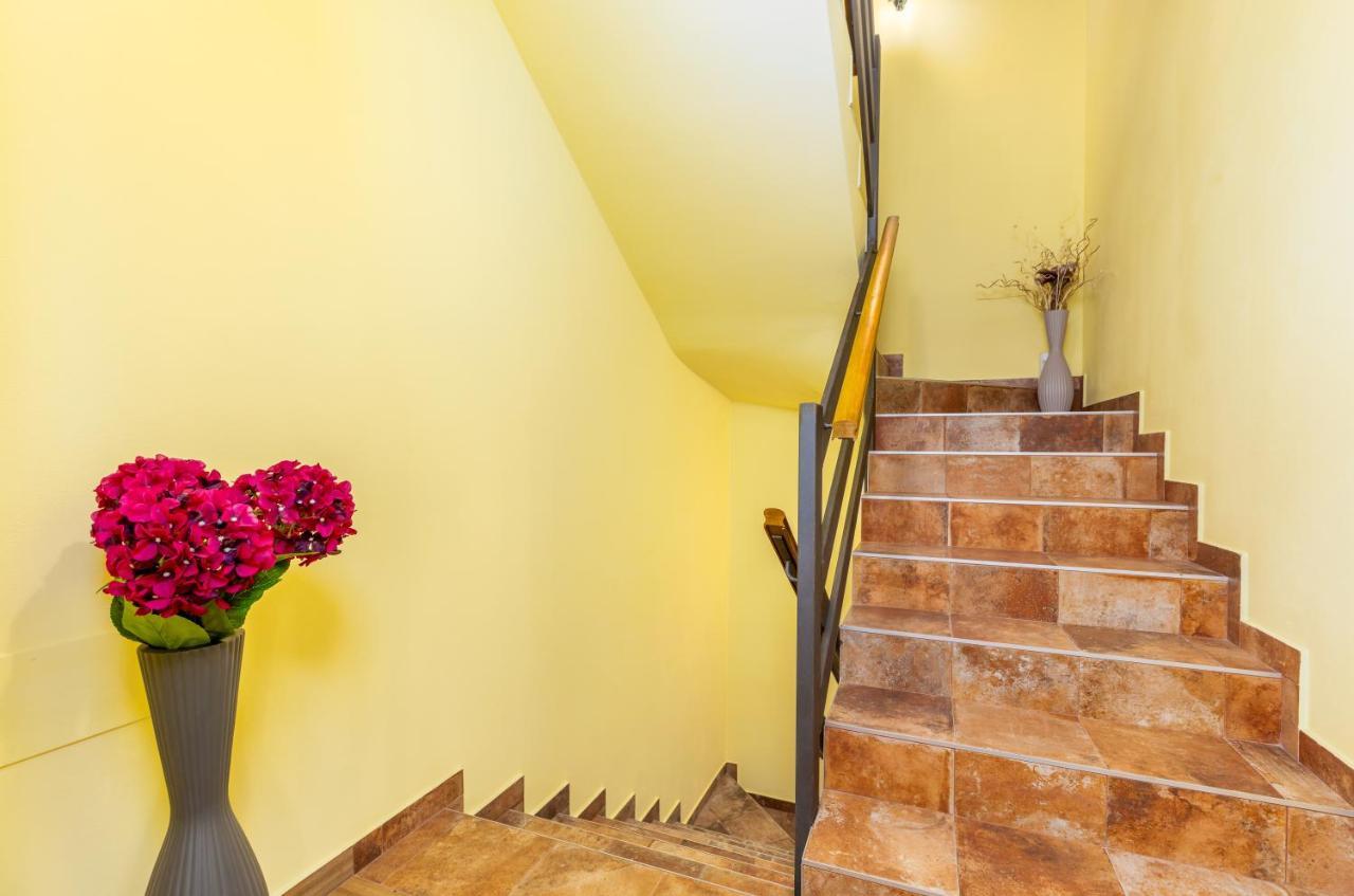 Apartmani Monte Pula Luaran gambar