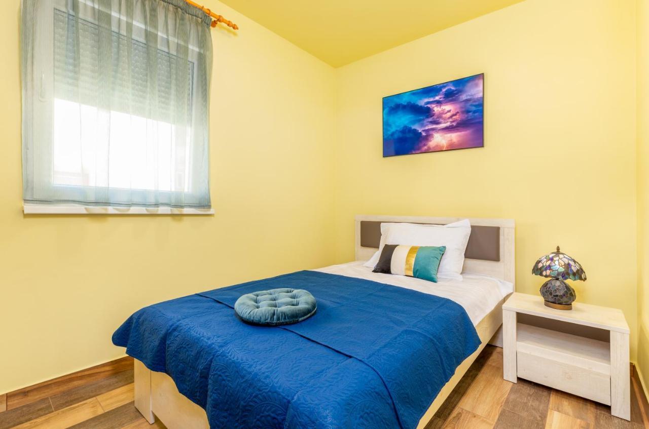 Apartmani Monte Pula Luaran gambar