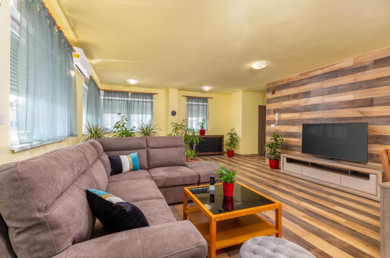 Apartmani Monte Pula Luaran gambar