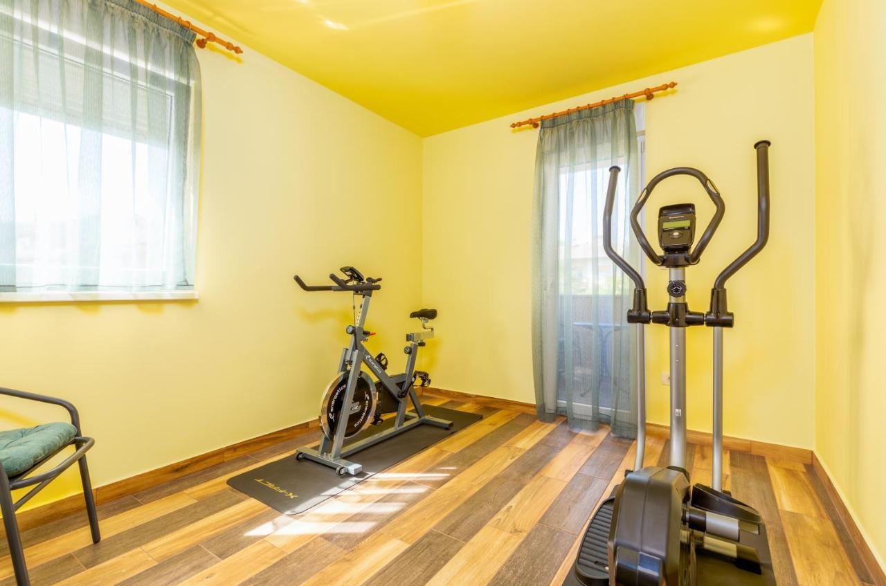 Apartmani Monte Pula Luaran gambar
