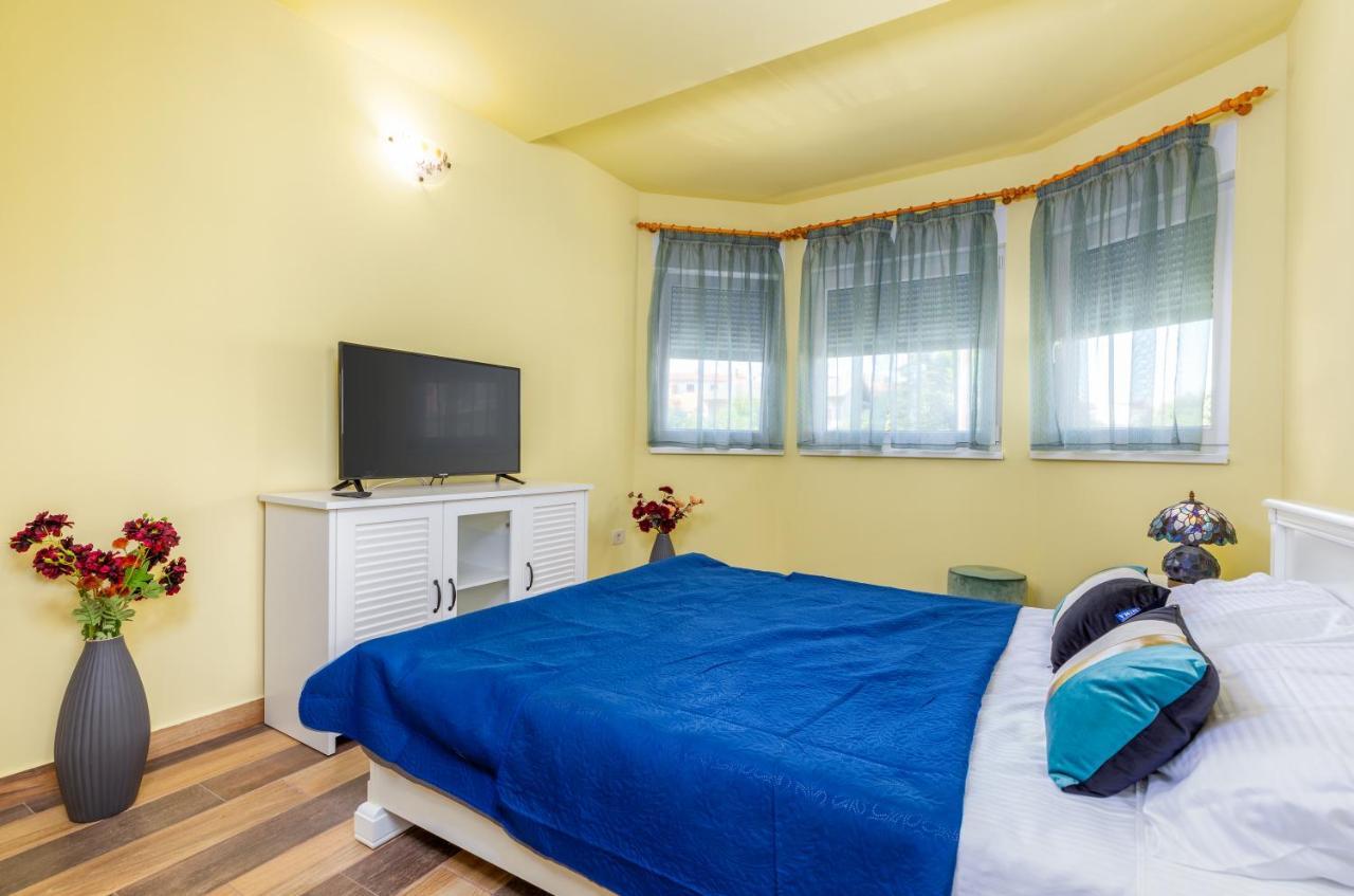 Apartmani Monte Pula Luaran gambar