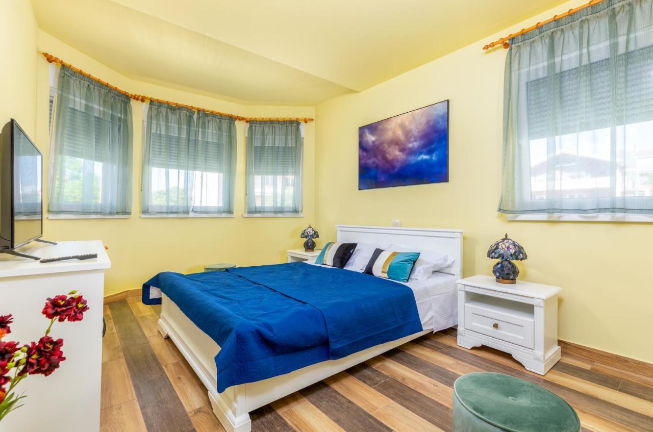 Apartmani Monte Pula Luaran gambar