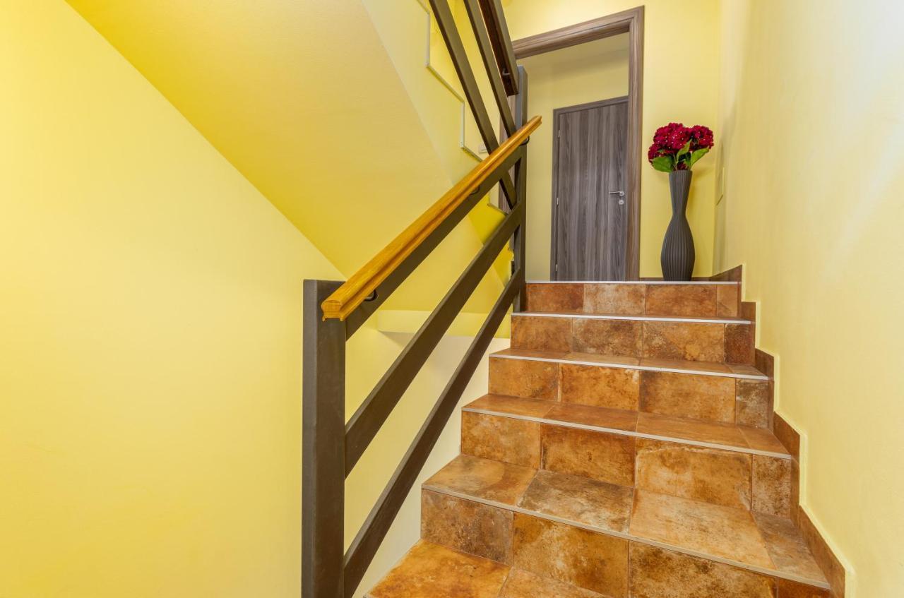 Apartmani Monte Pula Luaran gambar