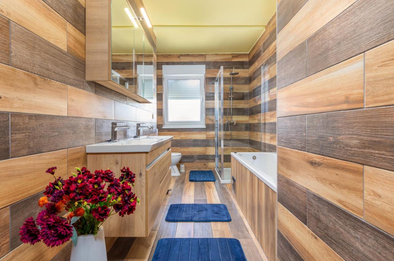 Apartmani Monte Pula Luaran gambar