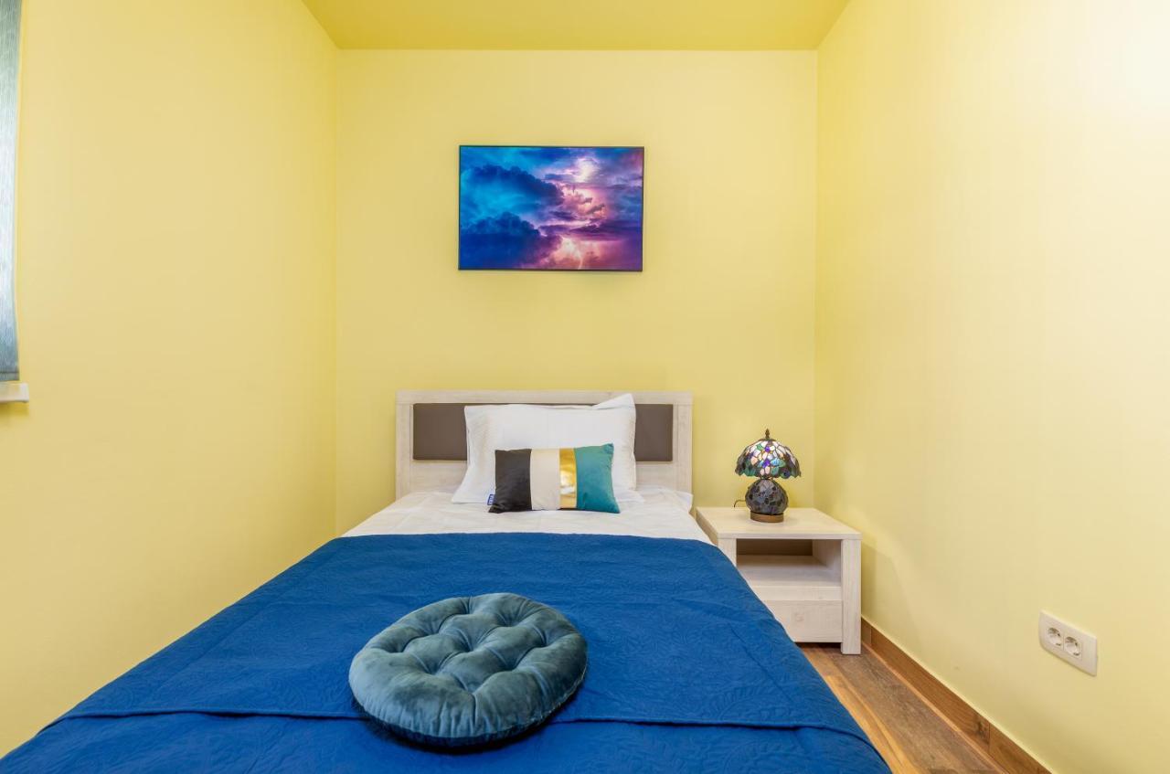 Apartmani Monte Pula Luaran gambar