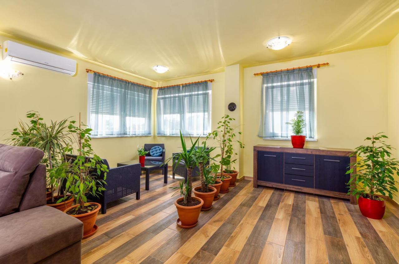 Apartmani Monte Pula Luaran gambar