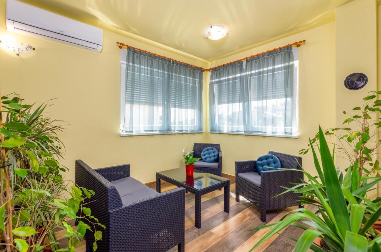 Apartmani Monte Pula Luaran gambar