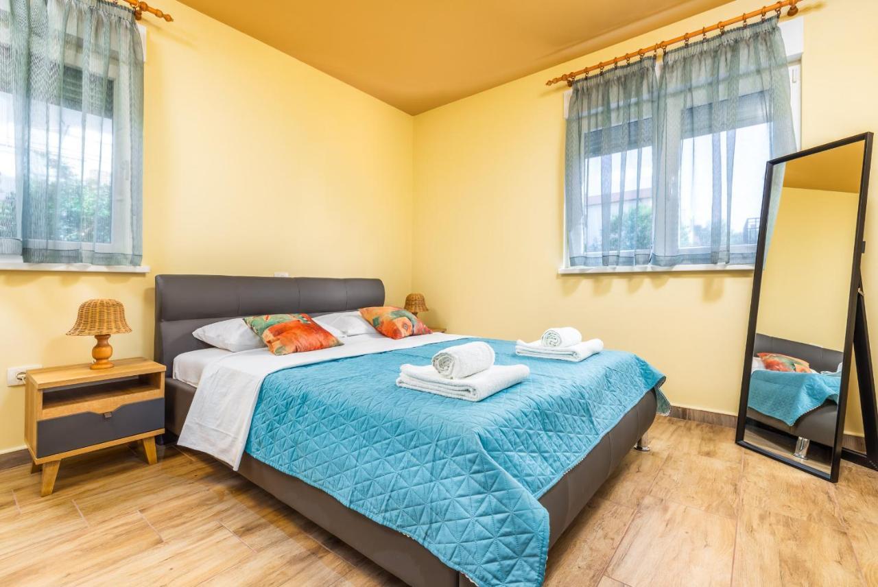 Apartmani Monte Pula Luaran gambar