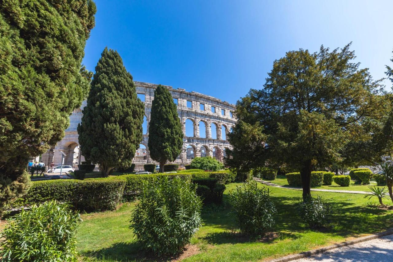 Apartmani Monte Pula Luaran gambar