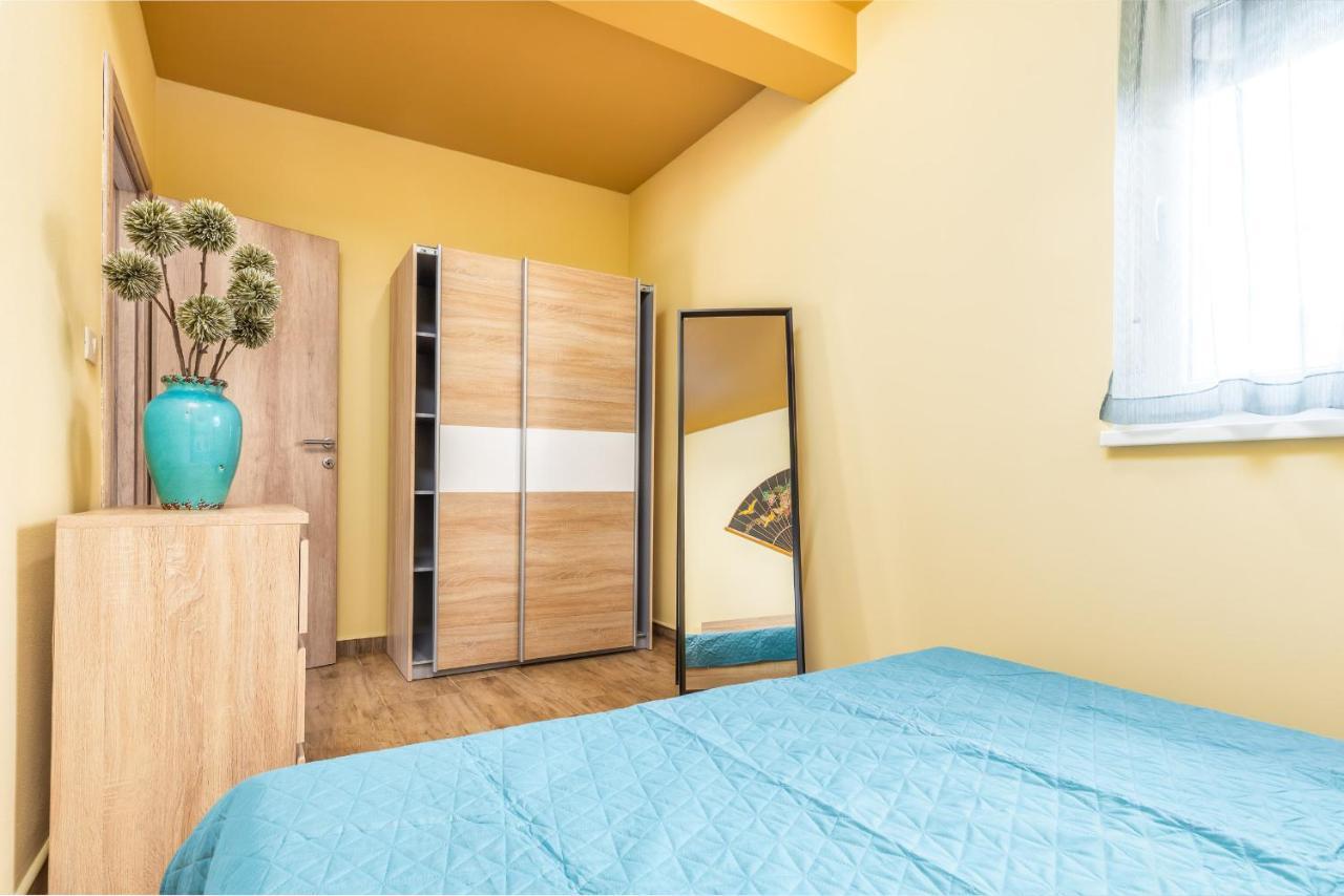 Apartmani Monte Pula Luaran gambar