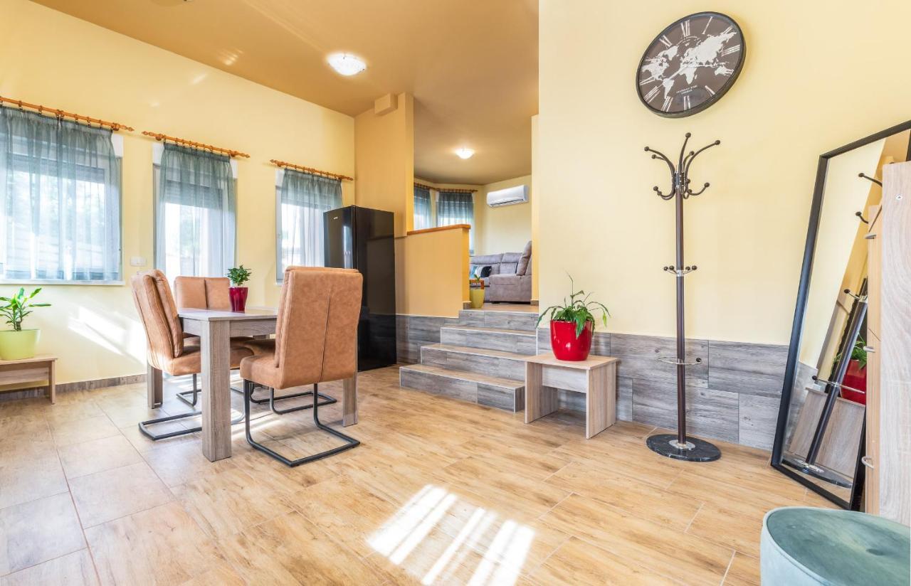 Apartmani Monte Pula Luaran gambar